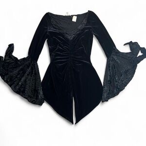 Vintage NWT Sharagano Black Velvet Bell Sleeve Tunic Top